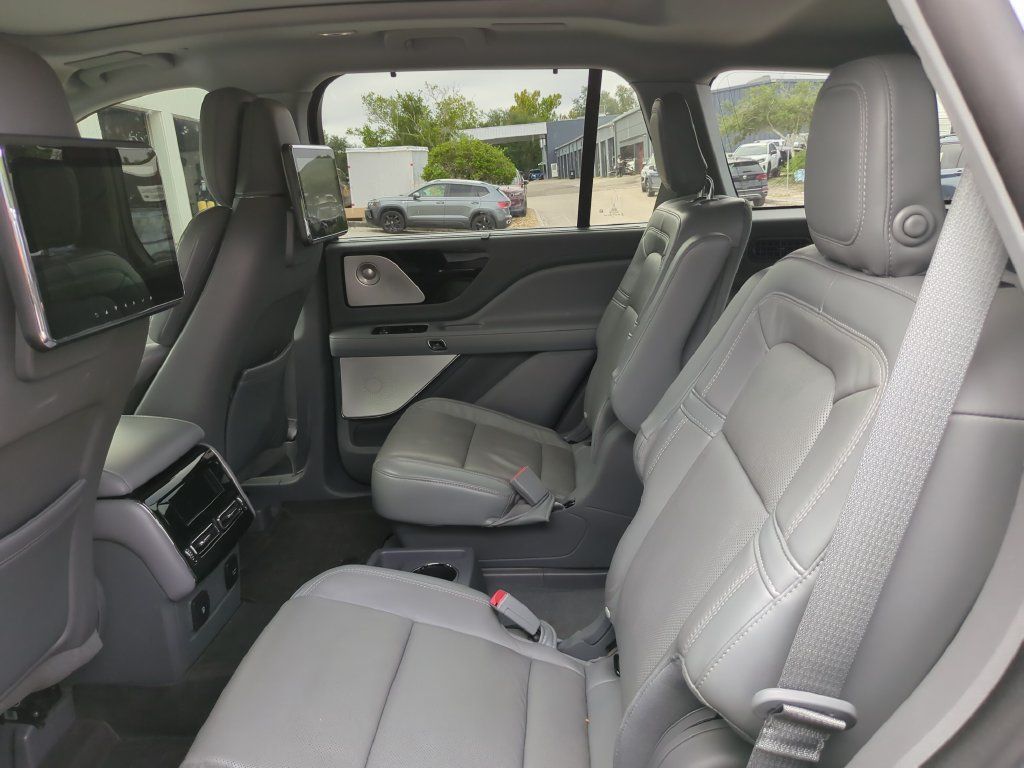Used 2021 Lincoln Aviator Reserve w/ Equipment Group 202A AWD/4WD image 7
