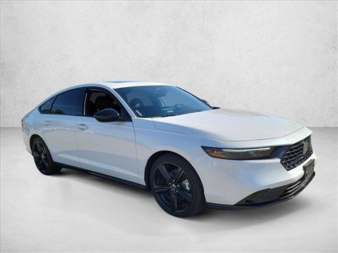 Used 2025 Honda Accord Sport image 3