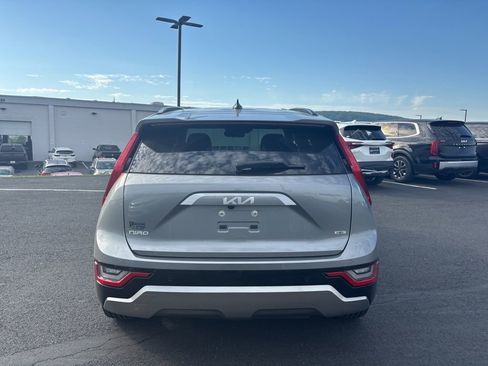 Used 2023 Kia Niro SX Touring FWD image 4