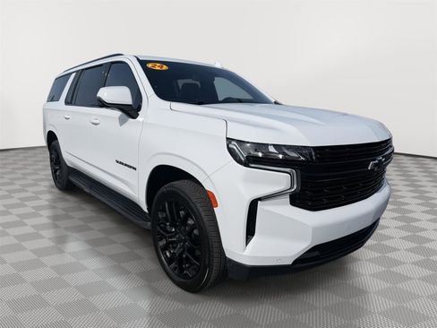 Used 2024 Chevrolet Suburban RST w/ Luxury Package image 5