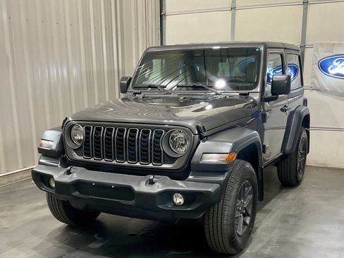 Used 2025 Jeep Wrangler Sport AWD/4WD image 4