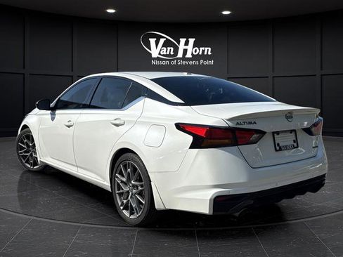 Used 2024 Nissan Altima 2.0 SR image 3