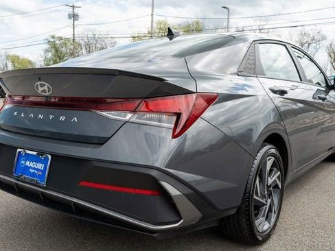 Used 2025 Hyundai Elantra Sport FWD image 6