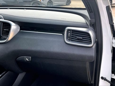 Used 2016 Kia Sorento SX image 17