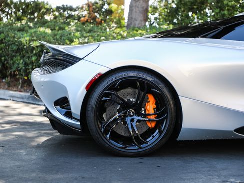 Used 2024 McLaren 750S Spider RWD image 4
