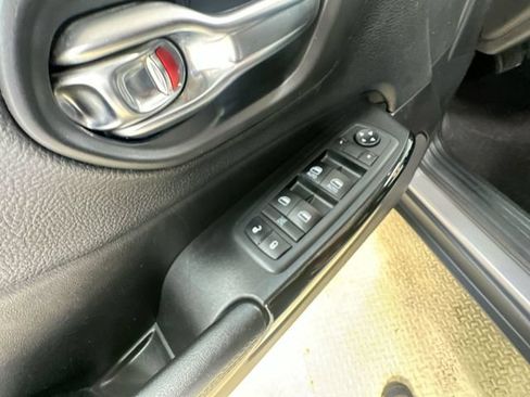 Used 2020 Jeep Cherokee Latitude Plus AWD/4WD image 16