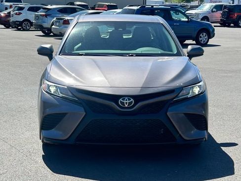 Used 2020 Toyota Camry SE FWD image 9