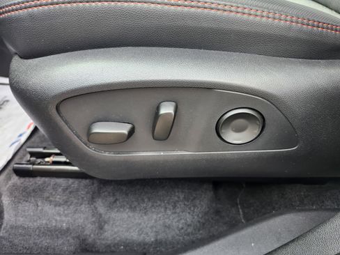 Used 2025 Chevrolet Traverse RS AWD/4WD image 19