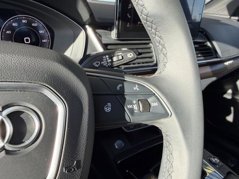 Used 2024 Audi Q5 e Premium w/ Convenience Package image 30