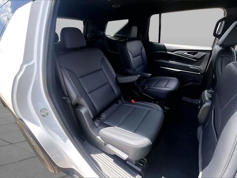 Used 2026 Chevrolet Traverse LT FWD image 20
