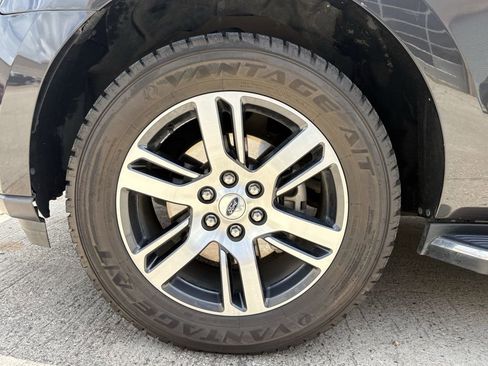 Used 2023 Ford Expedition Limited AWD/4WD image 9