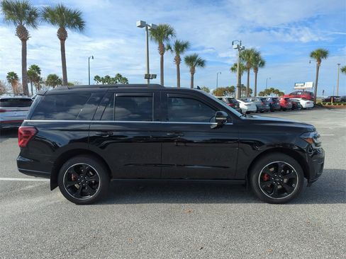 Used 2024 Ford Expedition Limited image 3