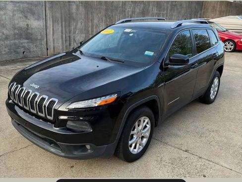 Used 2017 Jeep Cherokee Latitude w/ Safety/Convenience Group image 3