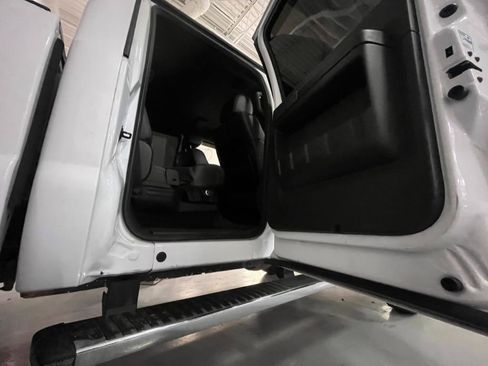 Used 2016 Ford F450 Lariat w/ Lariat Chrome Package image 9