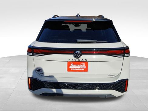 New 2026 Volkswagen Tiguan SE R-Line image 4