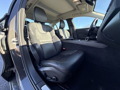 Used 2024 Volvo S60 B5 Core image 26