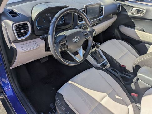 Used 2023 Hyundai Venue SEL image 16