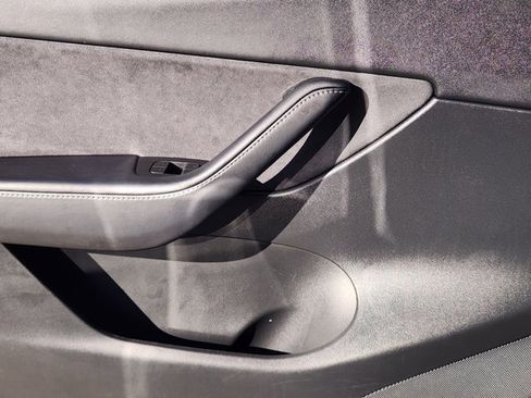 Used 2022 Tesla Model Y Long Range image 23