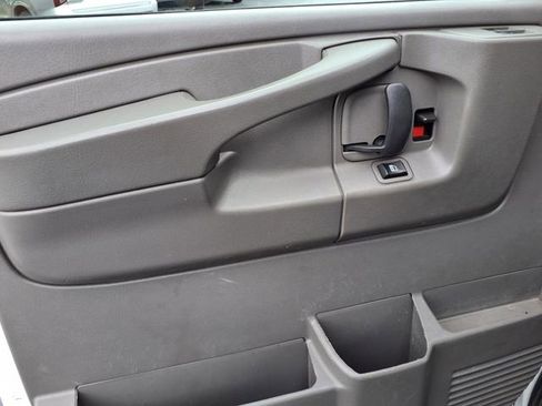 Used 2015 Chevrolet Express 2500 RWD image 10