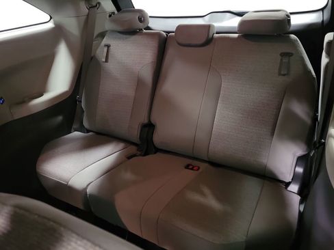 Used 2022 Toyota Sienna LE image 21