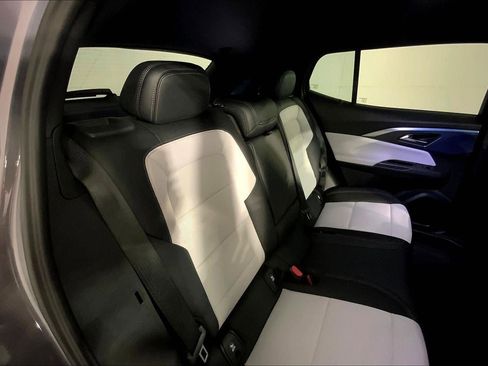 Used 2025 Chevrolet Equinox EV LT image 23