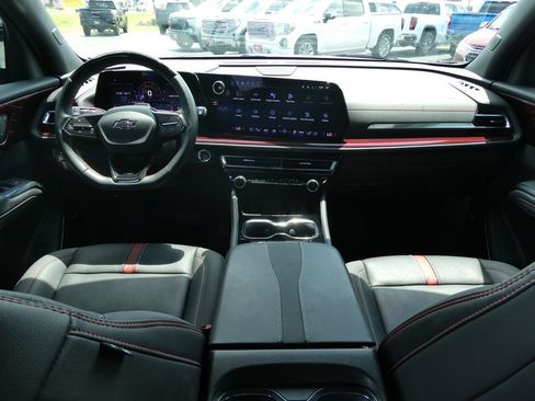 Certified 2025 Chevrolet Traverse RS FWD image 24