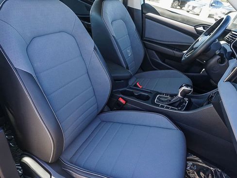 Used 2025 Volkswagen Jetta SE image 17