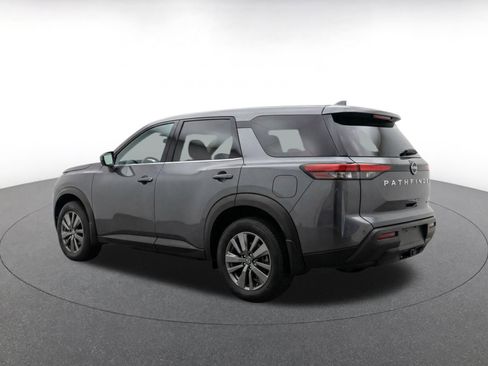 Used 2025 Nissan Pathfinder SV FWD image 4