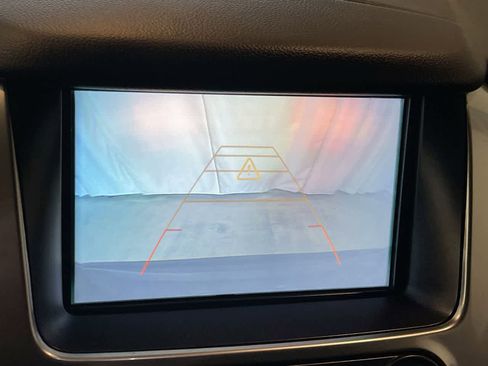 Used 2020 Chevrolet Suburban LT image 17