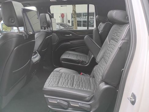 Used 2023 Cadillac Escalade ESV Sport Platinum image 19