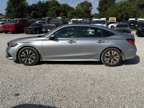 Used 2023 Honda Civic EX image 3