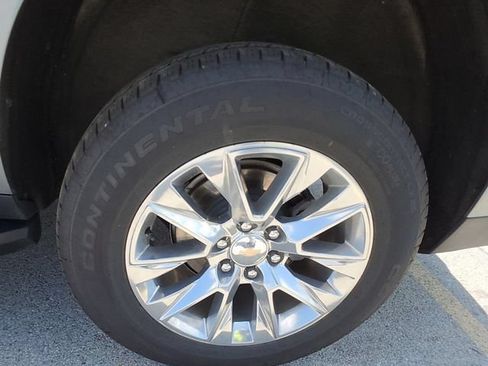 Used 2026 Chevrolet Suburban Premier AWD/4WD image 10