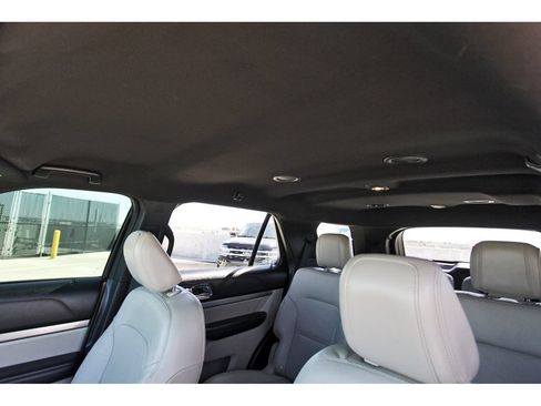 Used 2018 Ford Explorer XLT w/ Equipment Group 202A FWD image 28