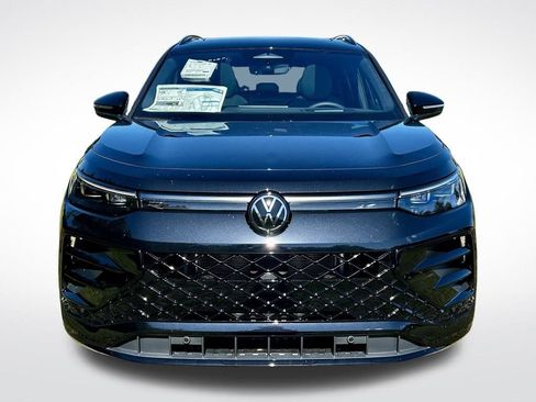 New 2026 Volkswagen Tiguan SE R-Line FWD image 8