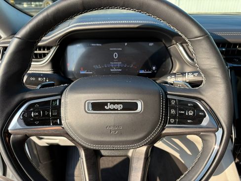 Used 2022 Jeep Grand Cherokee Overland w/ Adv Protech Group III AWD/4WD image 23