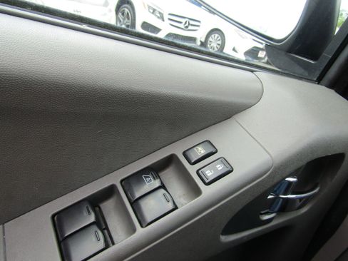 Used 2015 Nissan Frontier SV image 25