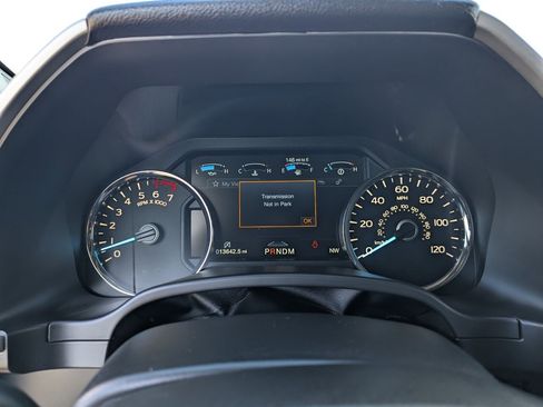 Used 2020 Ford F150 Lariat w/ FX4 Off-Road Package image 28