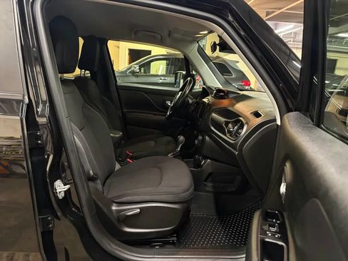 Used 2020 Jeep Renegade Altitude AWD/4WD image 18