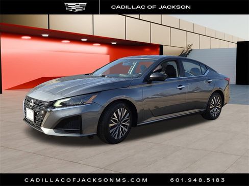 Used 2025 Nissan Altima 2.5 SV image 1