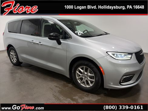 Used 2024 Chrysler Pacifica Touring-L FWD image 1