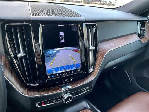 Used 2022 Volvo XC60 B5 Momentum AWD/4WD image 19