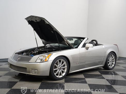 Used 2006 Cadillac XLR V image 30