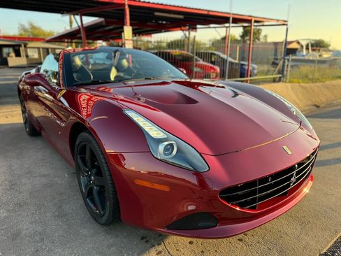 Used 2015 Ferrari California T image 11