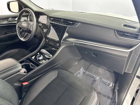 Used 2023 Jeep Grand Cherokee Altitude image 27