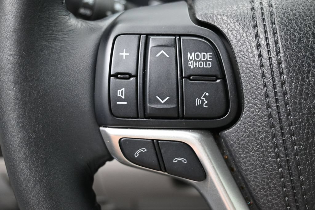 Used 2017 Toyota Highlander XLE FWD image 17