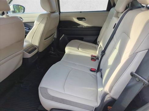 Used 2023 Nissan Pathfinder SL AWD/4WD image 7