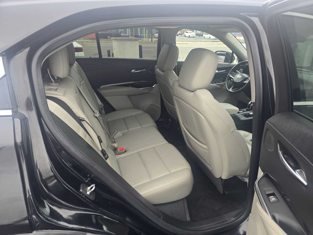 Used 2020 Cadillac XT4 Luxury w/ Cold Weather Package AWD/4WD image 35