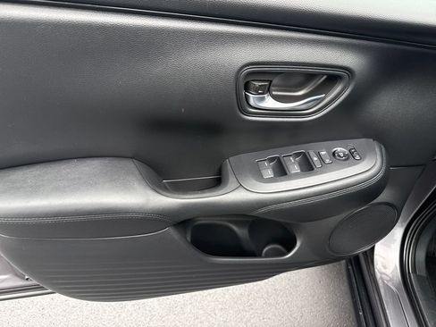 Certified 2024 Honda HR-V LX image 9