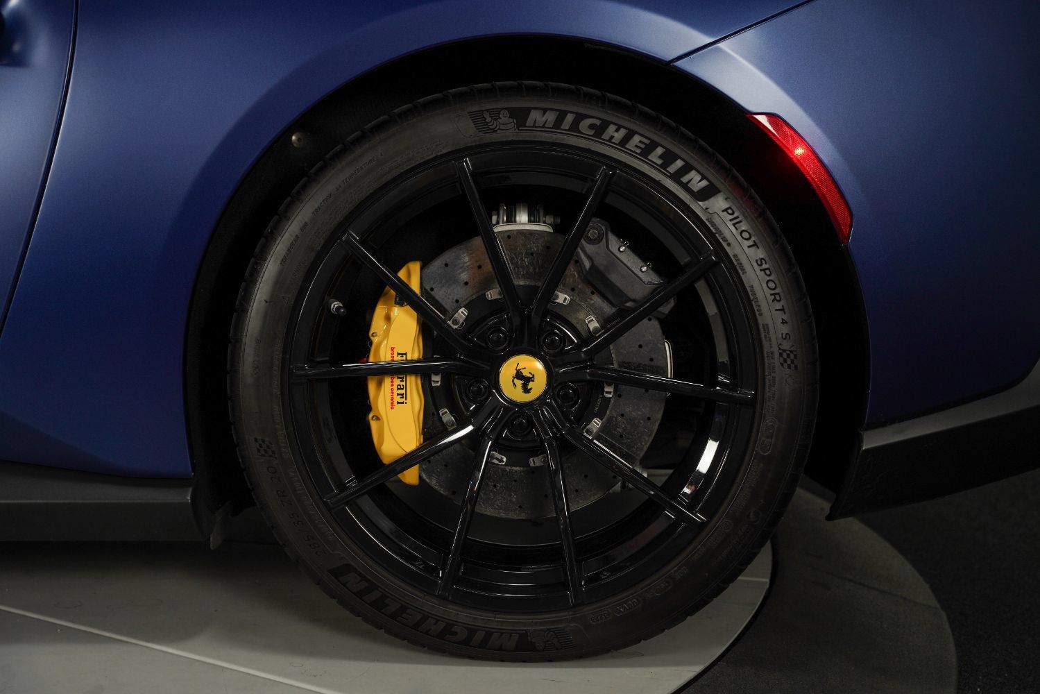 Used 2019 Ferrari Portofino RWD image 21