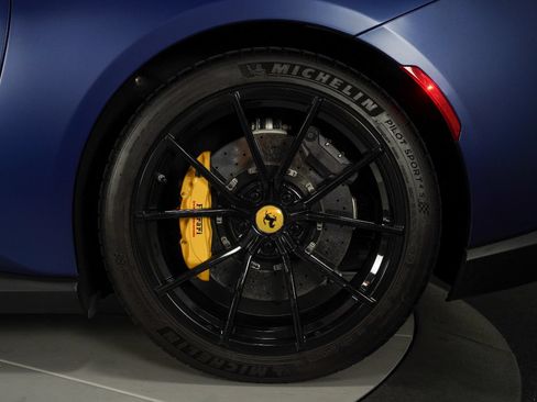 Used 2019 Ferrari Portofino RWD image 21